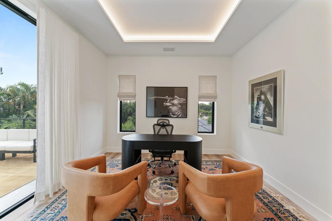 出租: $25,000 (4 贝兹, 5 浴室, 4617 平方英尺)