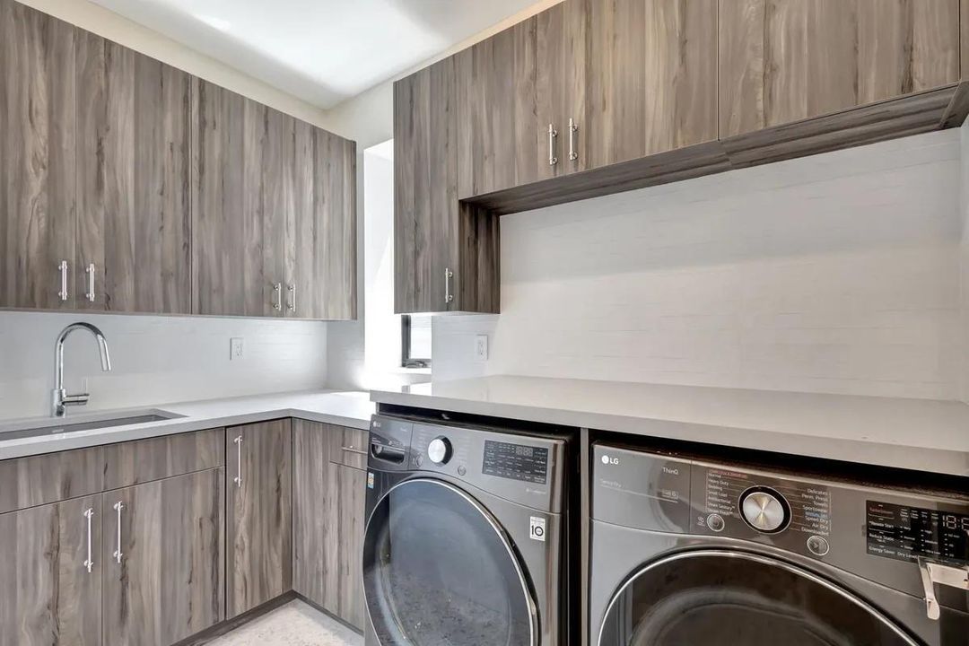 出租: $25,000 (4 贝兹, 5 浴室, 4617 平方英尺)