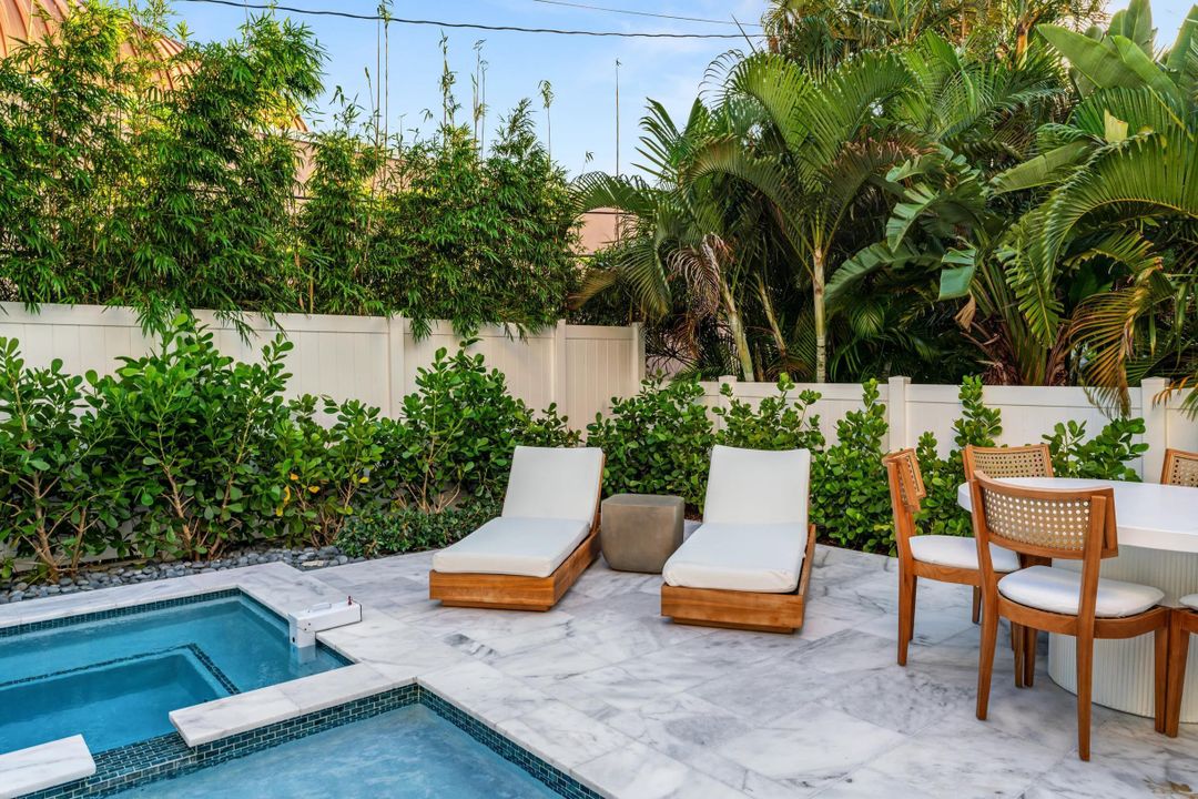 出租: $25,000 (4 贝兹, 5 浴室, 4617 平方英尺)