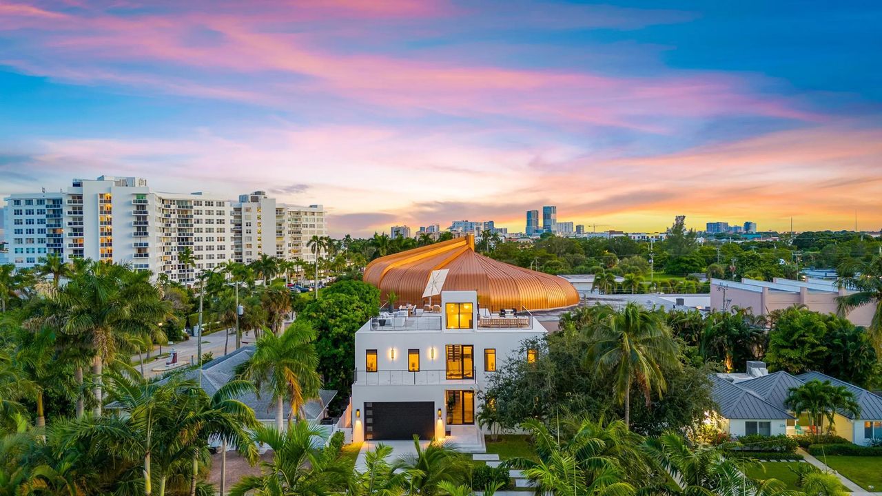 出租: $25,000 (4 贝兹, 5 浴室, 4617 平方英尺)