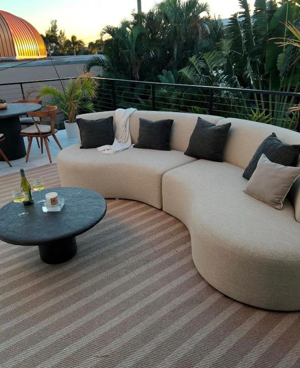 出租: $25,000 (4 贝兹, 5 浴室, 4617 平方英尺)