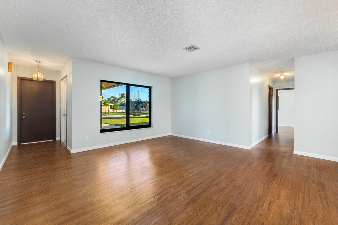 合同活跃: $530,000 (4 贝兹, 2 浴室, 1785 平方英尺)