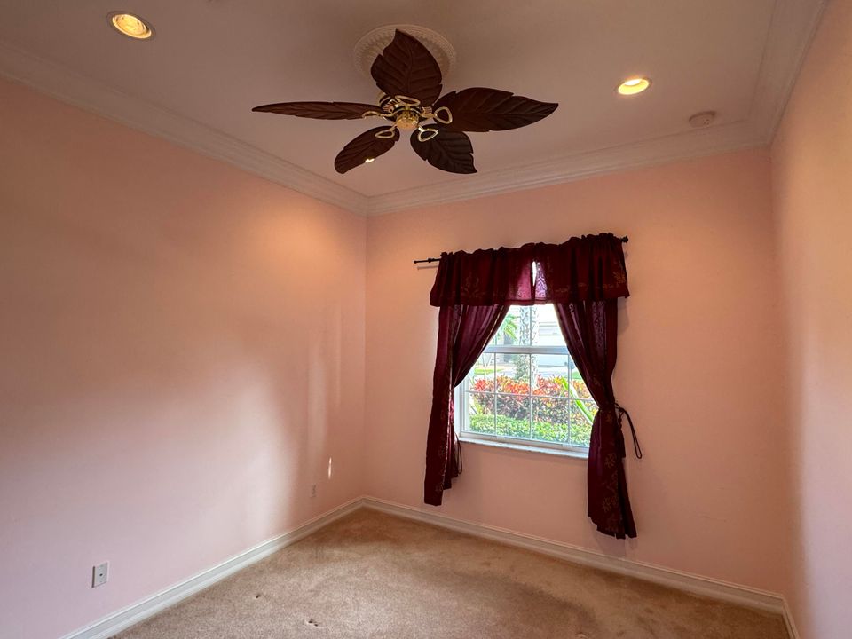 Activo con contrato: $799,000 (4 camas, 2 baños, 2678 Pies cuadrados)