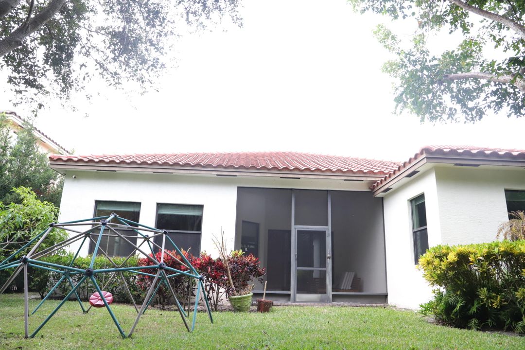 For Rent: $5,950 (5 beds, 3 baths, 2979 Square Feet)