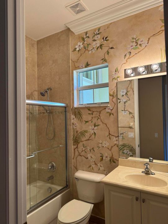 Activo con contrato: $799,000 (4 camas, 2 baños, 2678 Pies cuadrados)