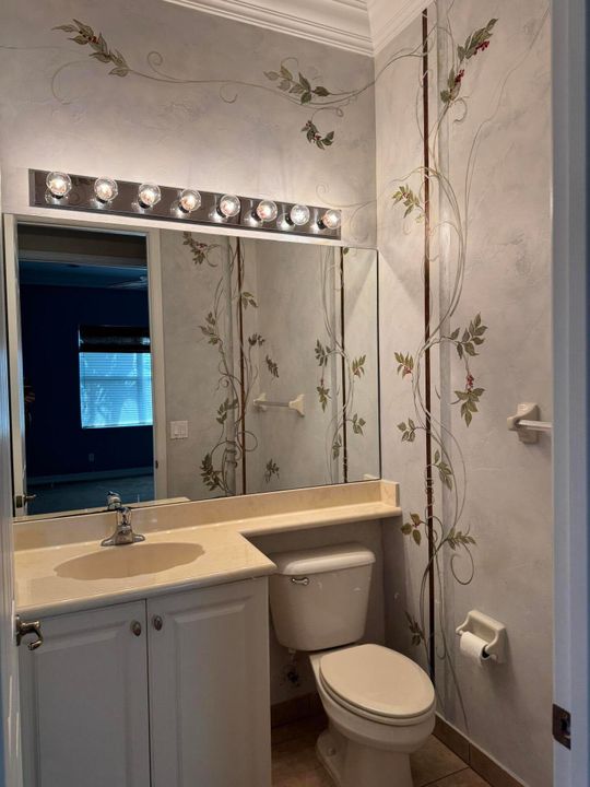 Activo con contrato: $799,000 (4 camas, 2 baños, 2678 Pies cuadrados)