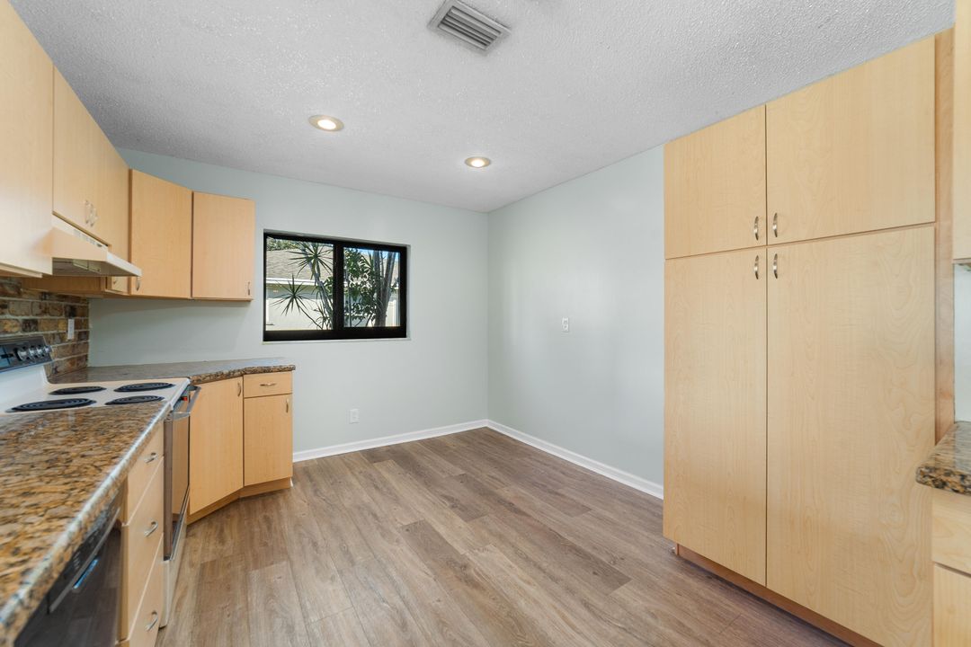 合同活跃: $530,000 (4 贝兹, 2 浴室, 1785 平方英尺)