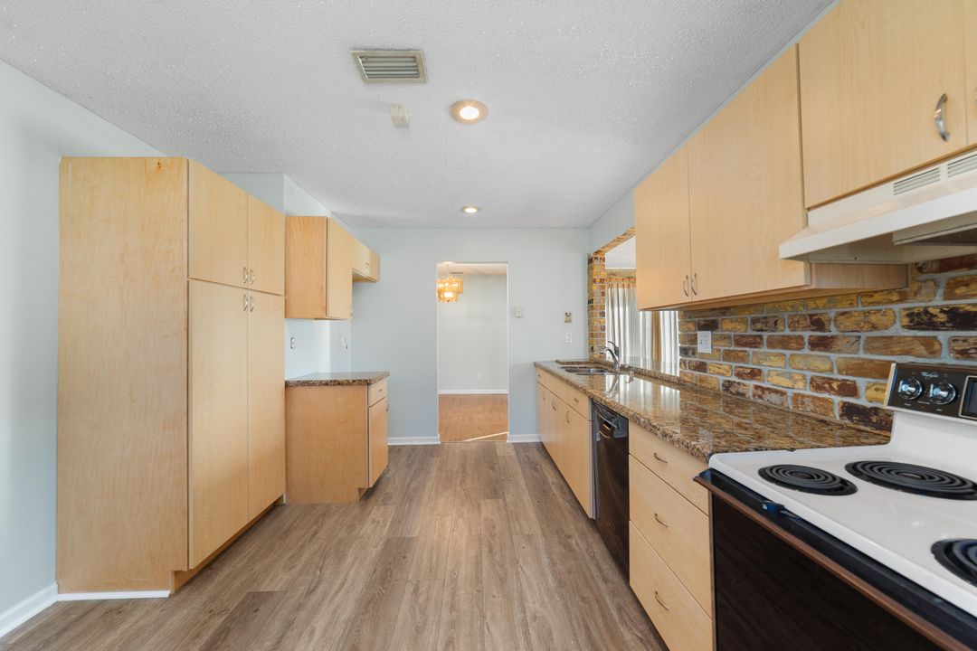 合同活跃: $530,000 (4 贝兹, 2 浴室, 1785 平方英尺)