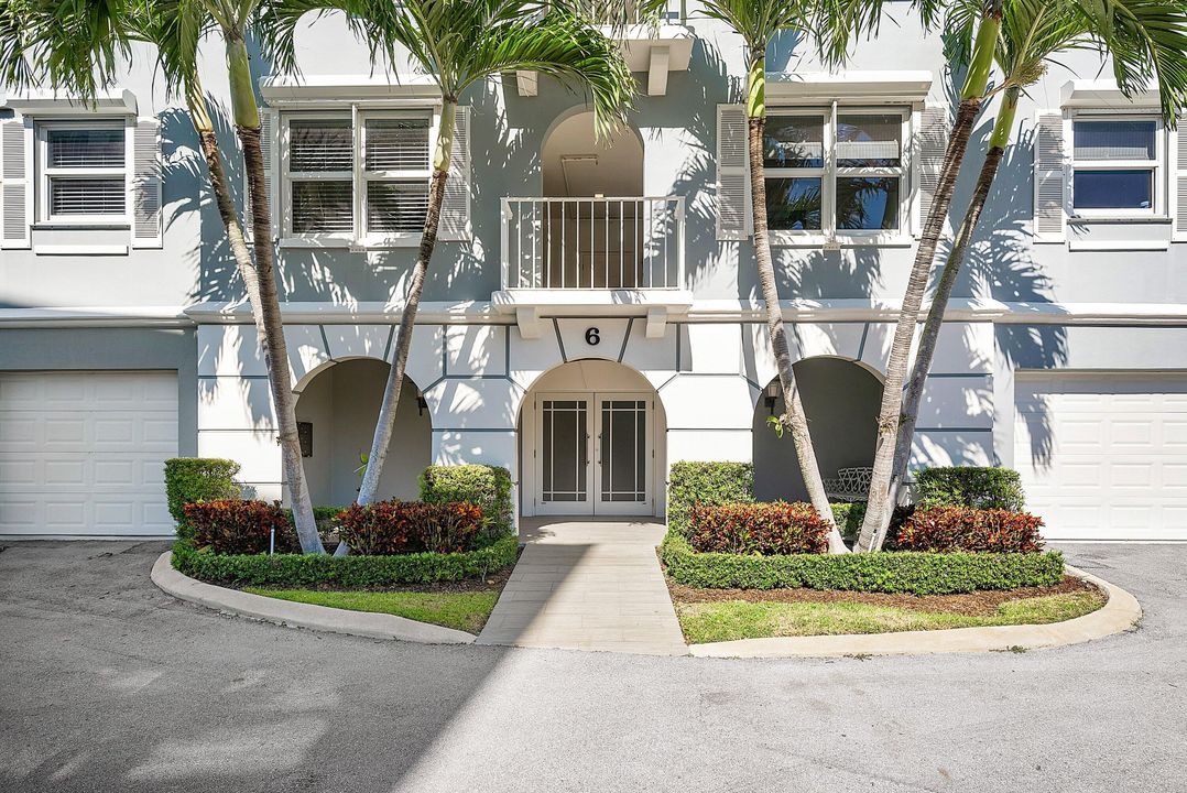 Active With Contract: $1,845,000 (3 beds, 3 baths, 2118 Square Feet)