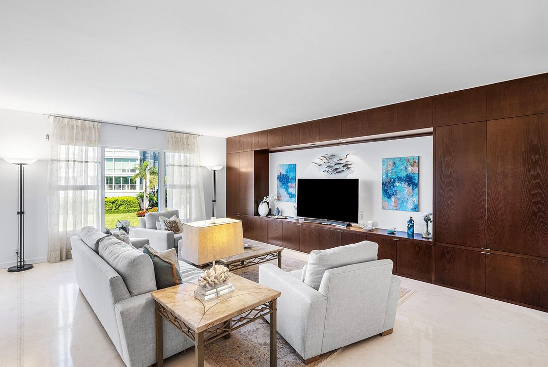 Active With Contract: $1,845,000 (3 beds, 3 baths, 2118 Square Feet)