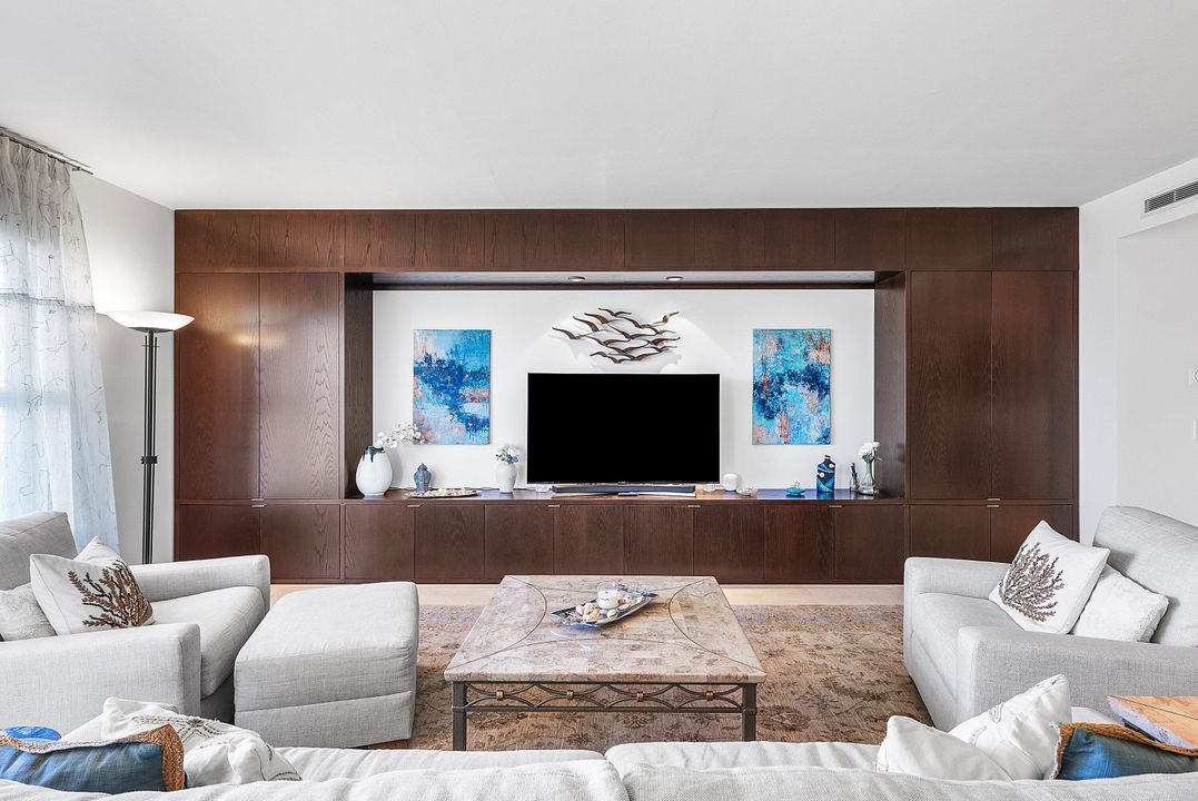 Active With Contract: $1,845,000 (3 beds, 3 baths, 2118 Square Feet)