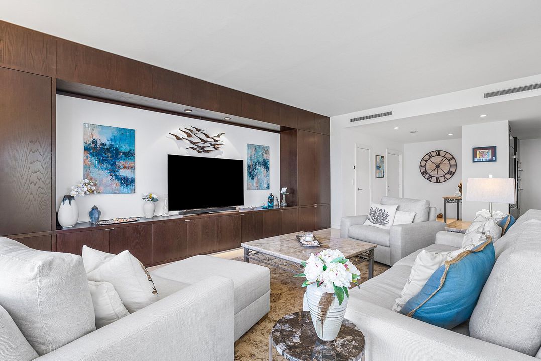 Active With Contract: $1,845,000 (3 beds, 3 baths, 2118 Square Feet)