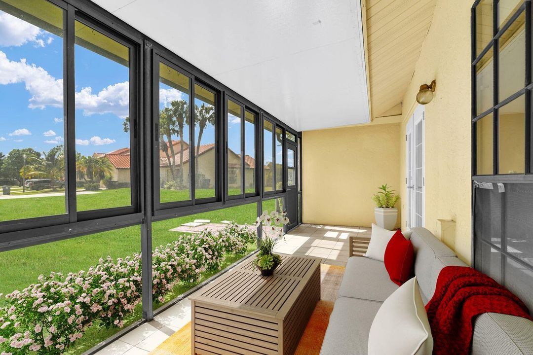 Active With Contract: $399,500 (2 beds, 2 baths, 1109 Square Feet)