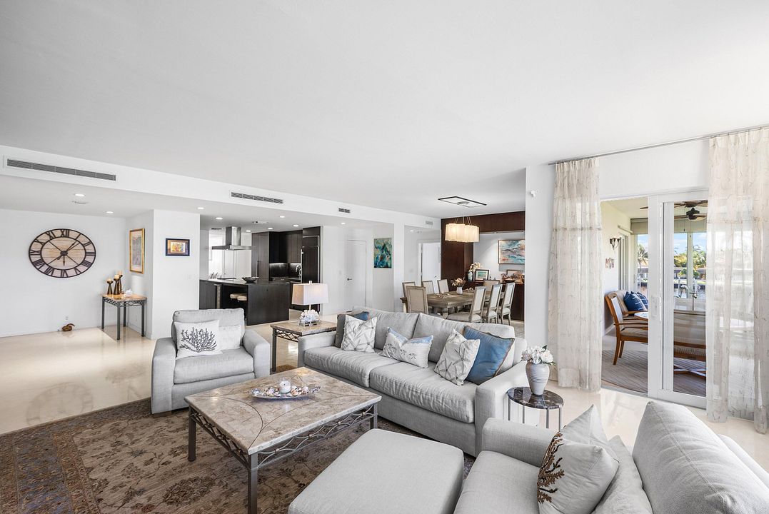 Active With Contract: $1,845,000 (3 beds, 3 baths, 2118 Square Feet)