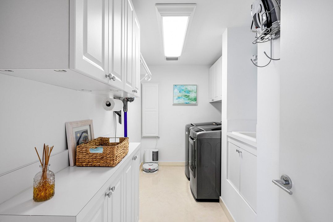 Active With Contract: $1,845,000 (3 beds, 3 baths, 2118 Square Feet)