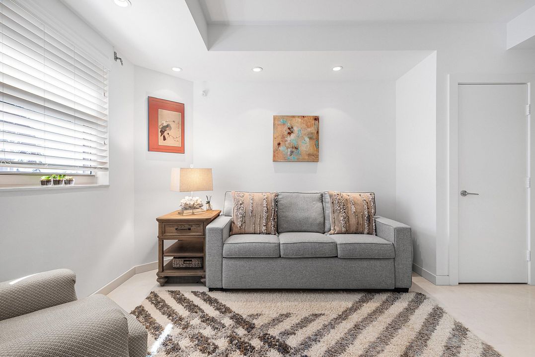 Active With Contract: $1,845,000 (3 beds, 3 baths, 2118 Square Feet)