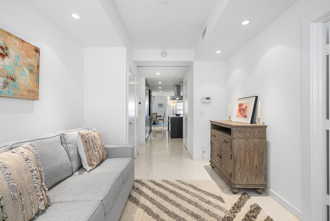 Active With Contract: $1,845,000 (3 beds, 3 baths, 2118 Square Feet)