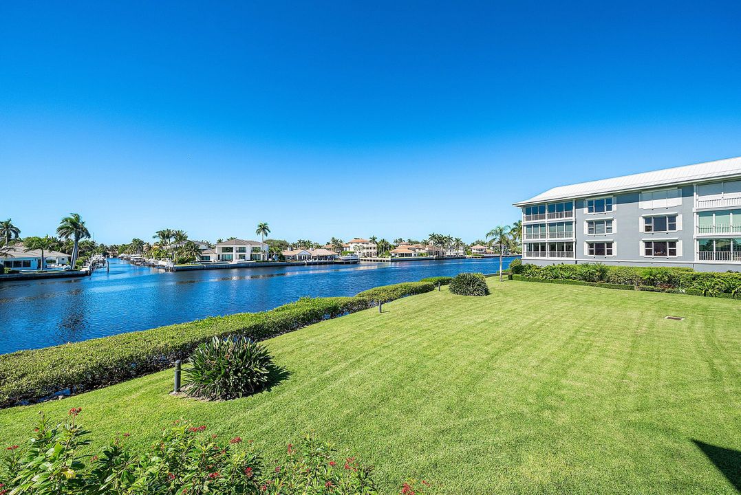 Active With Contract: $1,845,000 (3 beds, 3 baths, 2118 Square Feet)