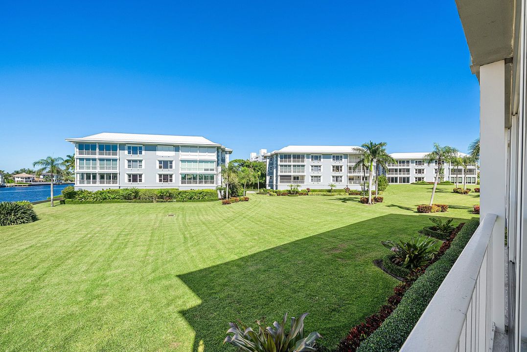 Active With Contract: $1,845,000 (3 beds, 3 baths, 2118 Square Feet)