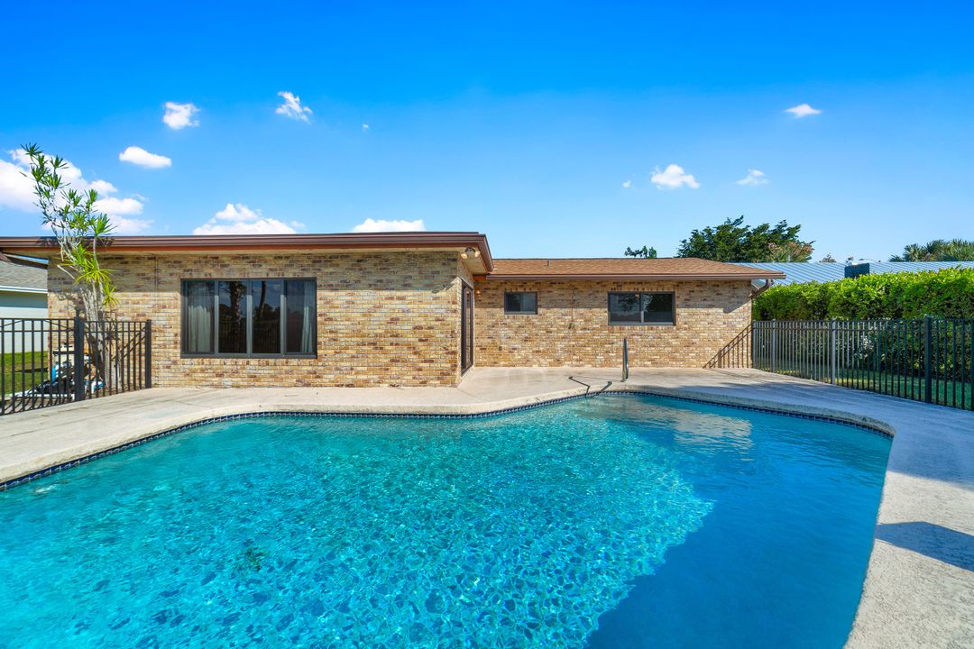 合同活跃: $530,000 (4 贝兹, 2 浴室, 1785 平方英尺)