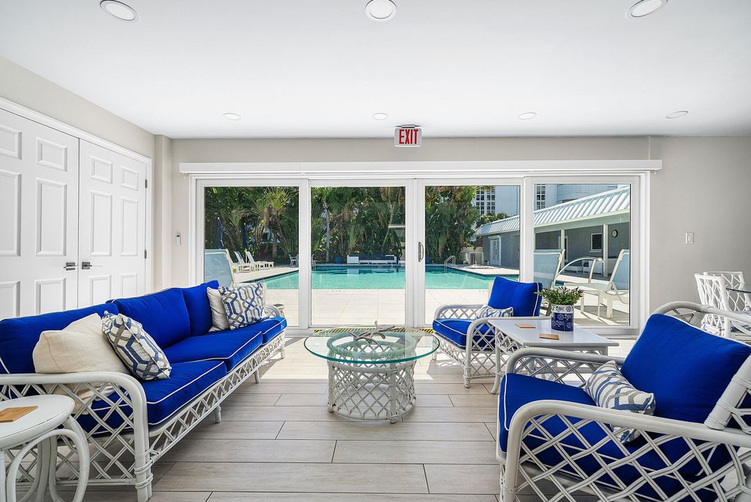 Active With Contract: $1,845,000 (3 beds, 3 baths, 2118 Square Feet)