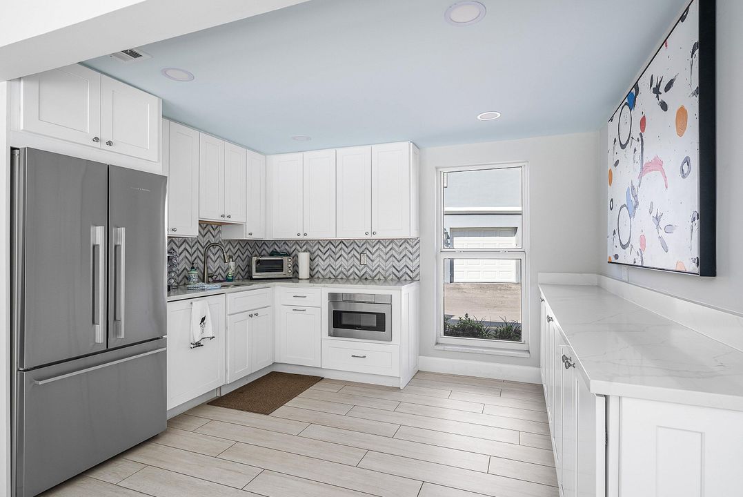 Active With Contract: $1,845,000 (3 beds, 3 baths, 2118 Square Feet)