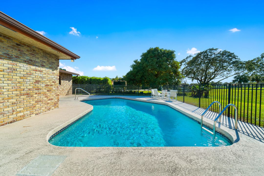 合同活跃: $530,000 (4 贝兹, 2 浴室, 1785 平方英尺)