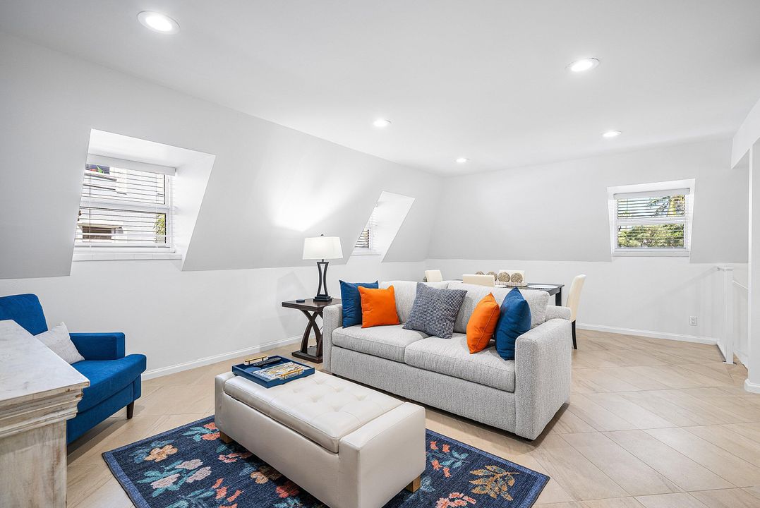 Active With Contract: $1,845,000 (3 beds, 3 baths, 2118 Square Feet)