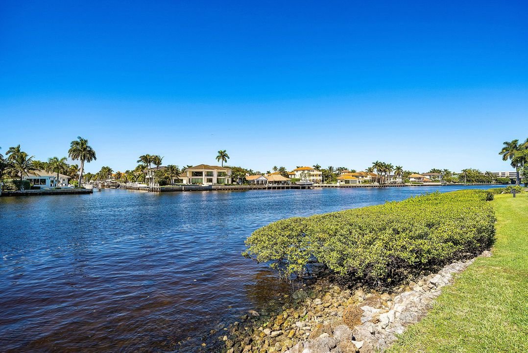 Active With Contract: $1,845,000 (3 beds, 3 baths, 2118 Square Feet)