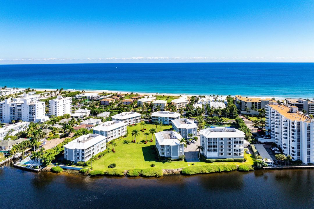 Active With Contract: $1,845,000 (3 beds, 3 baths, 2118 Square Feet)