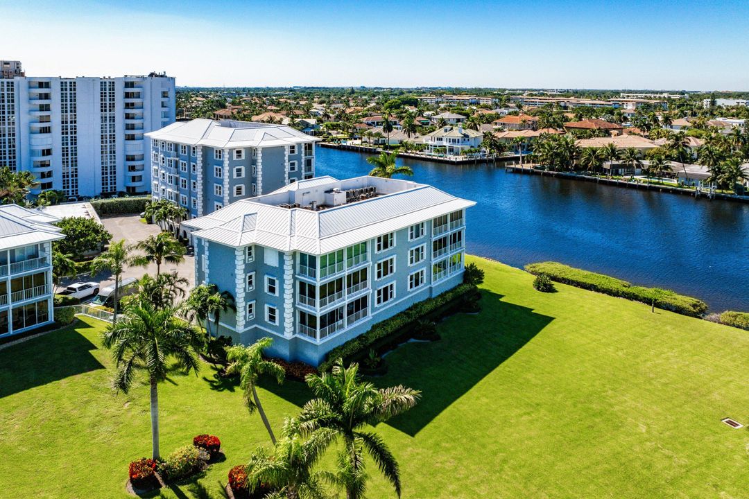 Active With Contract: $1,845,000 (3 beds, 3 baths, 2118 Square Feet)