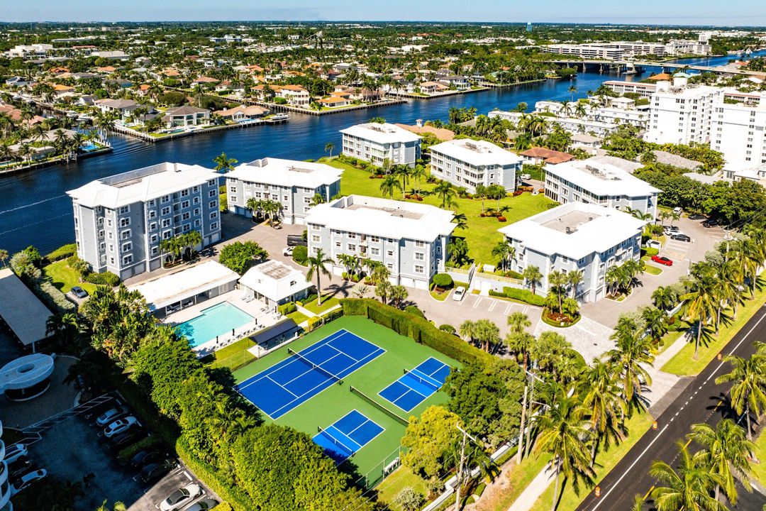 Active With Contract: $1,845,000 (3 beds, 3 baths, 2118 Square Feet)