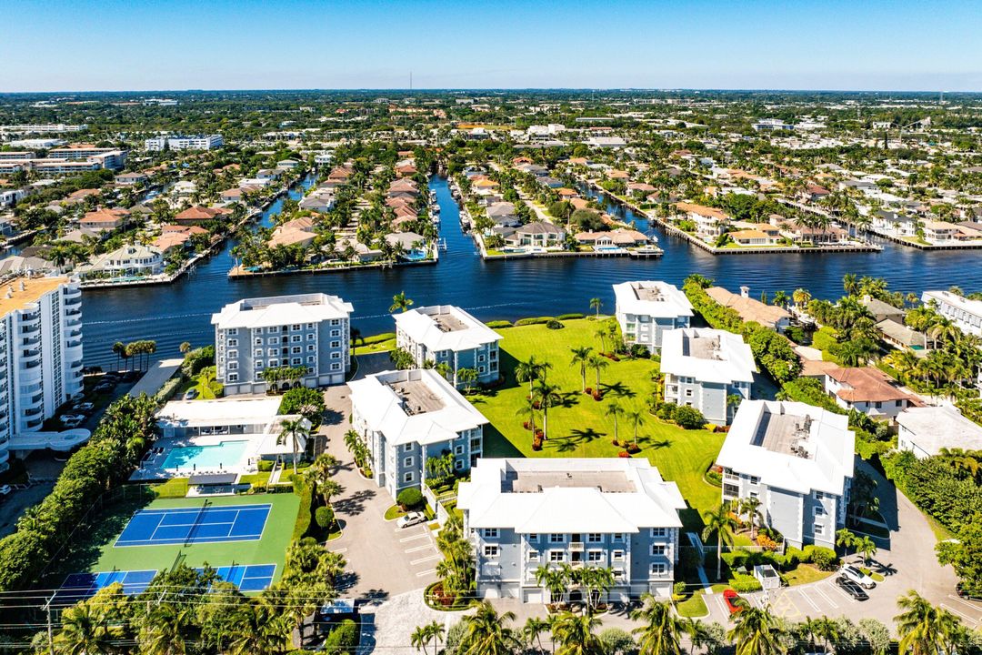 Active With Contract: $1,845,000 (3 beds, 3 baths, 2118 Square Feet)