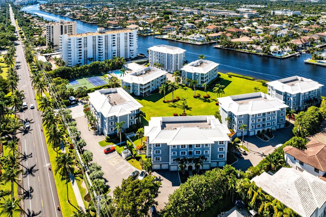 Active With Contract: $1,845,000 (3 beds, 3 baths, 2118 Square Feet)