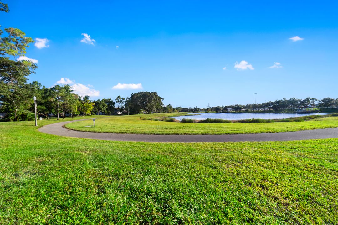 合同活跃: $530,000 (4 贝兹, 2 浴室, 1785 平方英尺)