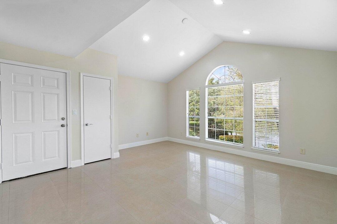 Activo con contrato: $2,500 (2 camas, 2 baños, 948 Pies cuadrados)