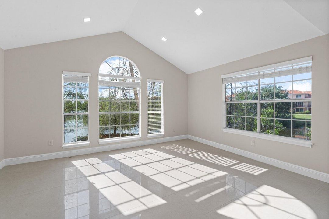 Activo con contrato: $2,500 (2 camas, 2 baños, 948 Pies cuadrados)