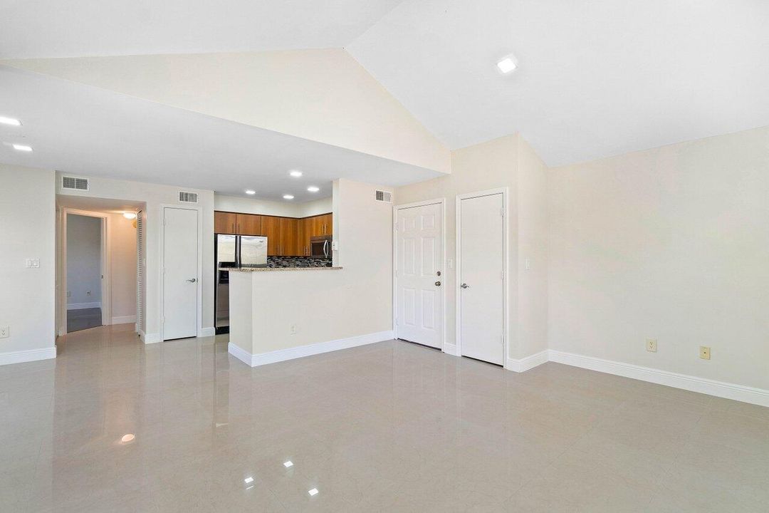 Activo con contrato: $2,500 (2 camas, 2 baños, 948 Pies cuadrados)