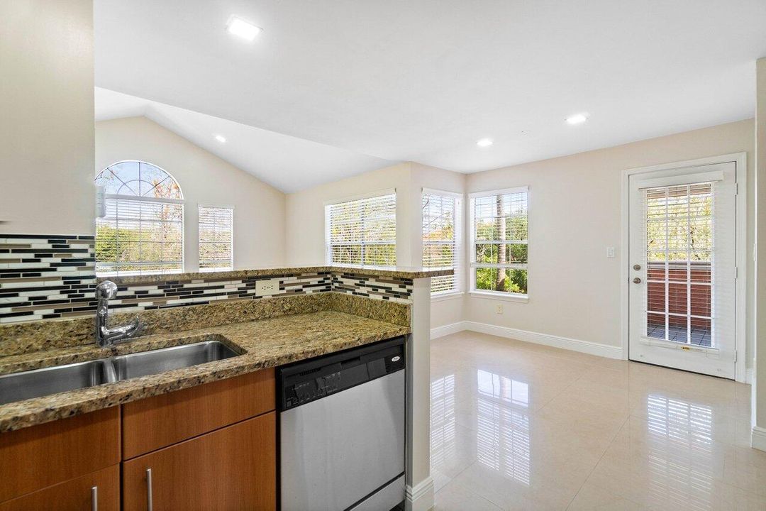 Activo con contrato: $2,500 (2 camas, 2 baños, 948 Pies cuadrados)