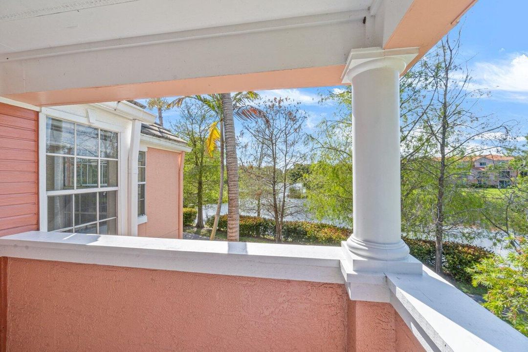 Activo con contrato: $2,500 (2 camas, 2 baños, 948 Pies cuadrados)