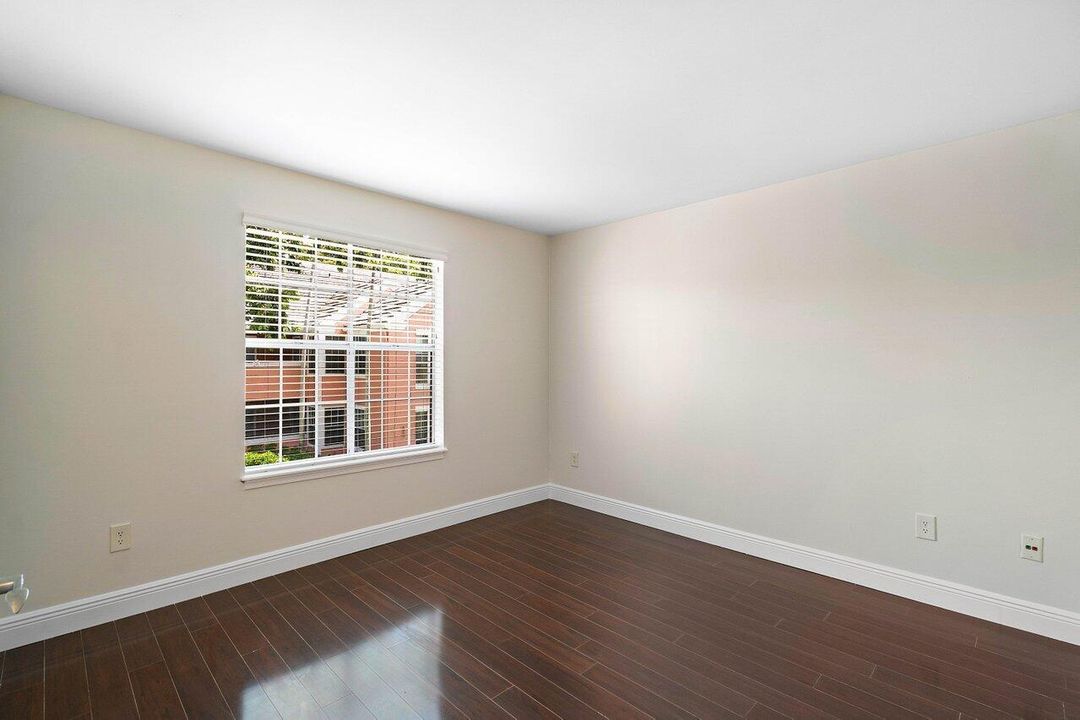 Activo con contrato: $2,500 (2 camas, 2 baños, 948 Pies cuadrados)