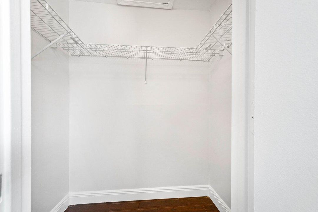 Activo con contrato: $2,500 (2 camas, 2 baños, 948 Pies cuadrados)