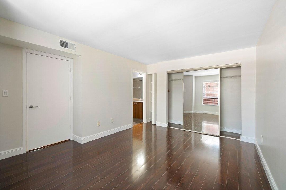 Activo con contrato: $2,500 (2 camas, 2 baños, 948 Pies cuadrados)