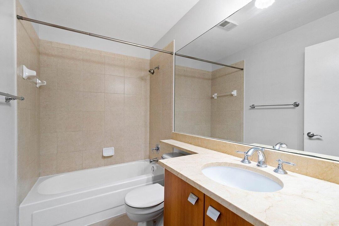 Activo con contrato: $2,500 (2 camas, 2 baños, 948 Pies cuadrados)