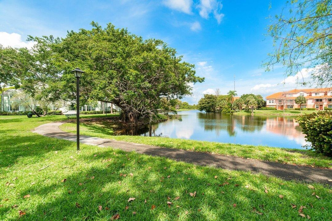 Activo con contrato: $2,500 (2 camas, 2 baños, 948 Pies cuadrados)