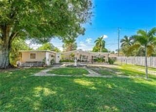 For Rent: $2,500 (2 beds, 1 baths, 738 Square Feet)