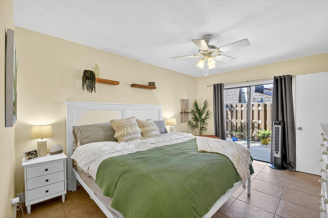 合同活跃: $285,000 (2 贝兹, 2 浴室, 1137 平方英尺)