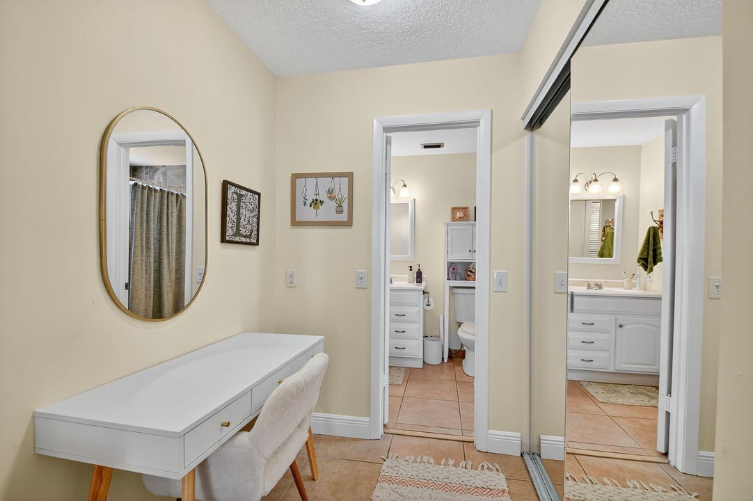 合同活跃: $285,000 (2 贝兹, 2 浴室, 1137 平方英尺)