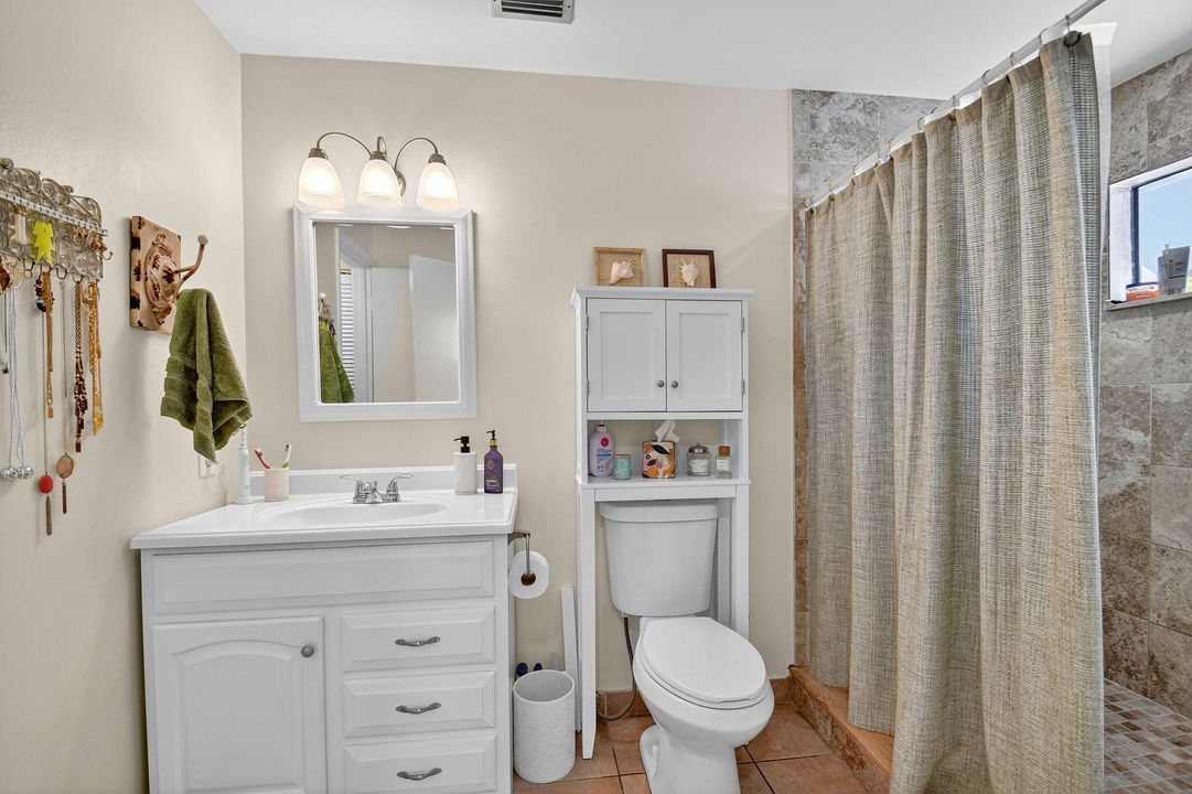 合同活跃: $285,000 (2 贝兹, 2 浴室, 1137 平方英尺)