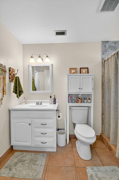 合同活跃: $285,000 (2 贝兹, 2 浴室, 1137 平方英尺)